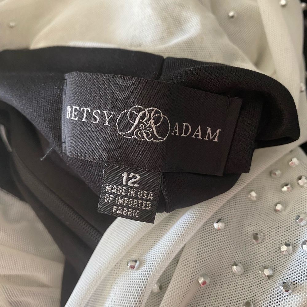 NWT Betsy Adam Gown w/ White Drape Neck & Beading - Picture 6 of 9